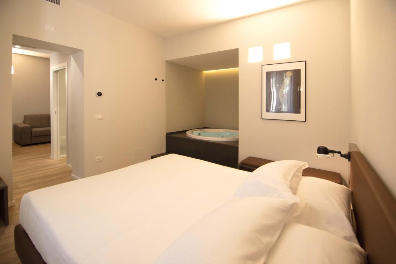 Palazzo Bellocchi - Suites & Apartments 布林迪西 外观 照片