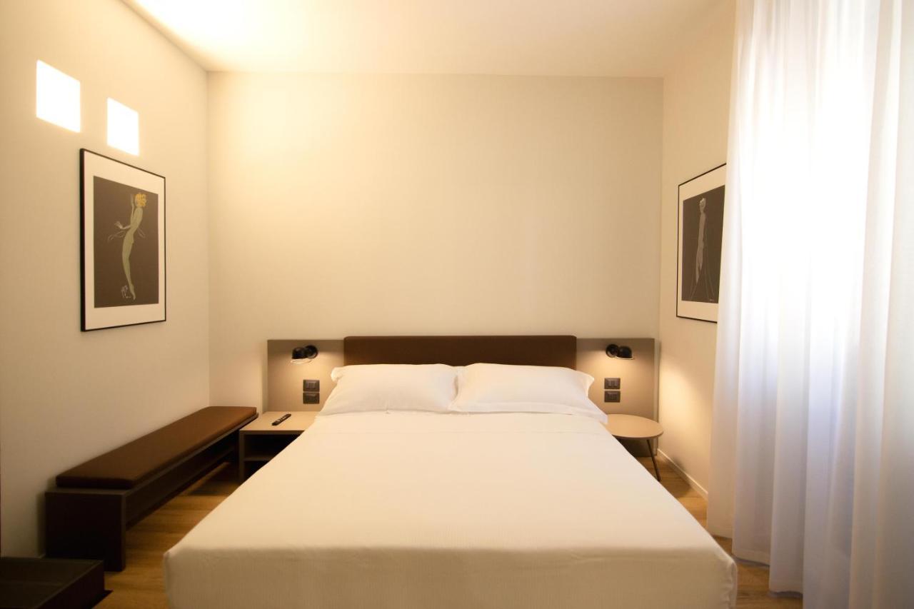 Palazzo Bellocchi - Suites & Apartments 布林迪西 外观 照片