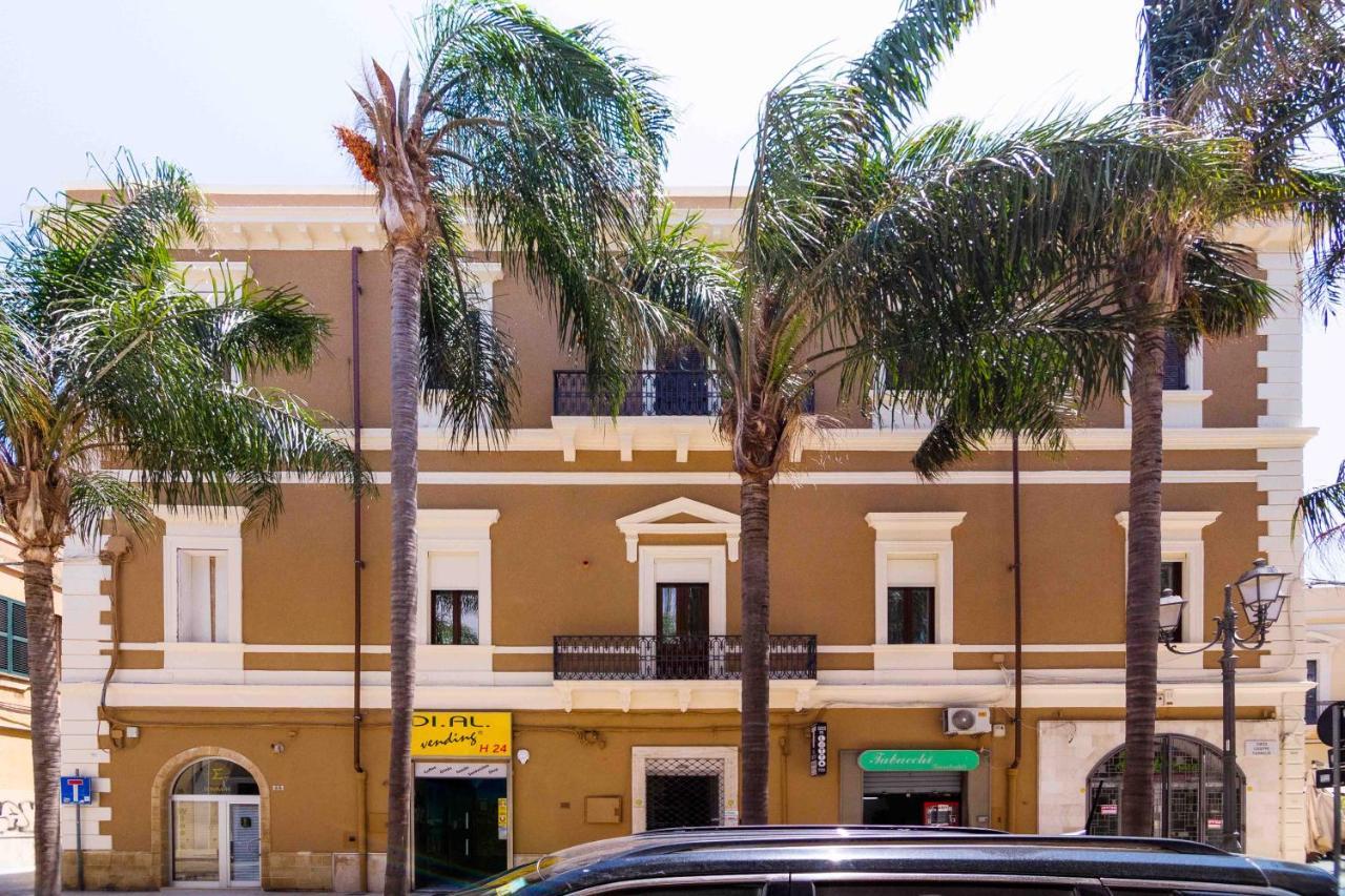Palazzo Bellocchi - Suites & Apartments 布林迪西 外观 照片