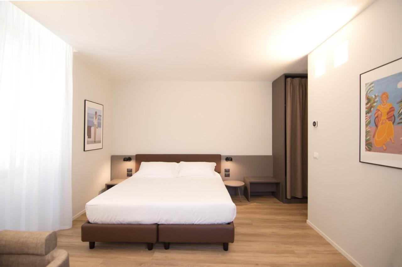 Palazzo Bellocchi - Suites & Apartments 布林迪西 外观 照片