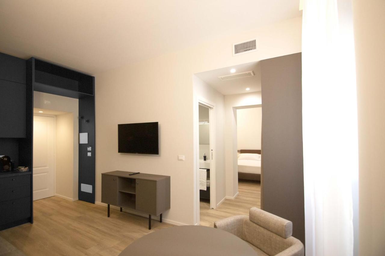 Palazzo Bellocchi - Suites & Apartments 布林迪西 外观 照片