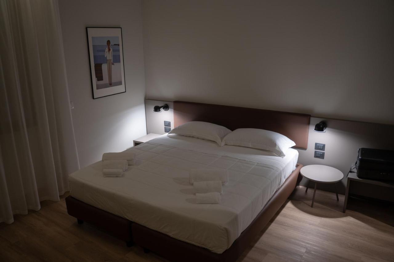 Palazzo Bellocchi - Suites & Apartments 布林迪西 外观 照片